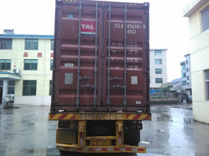 loading the container picture